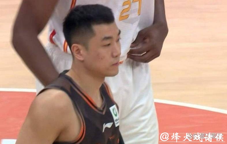 高诗岩把球迷气乐了!输2分扔三分,输3分给内线,这波操作该想明白点! 高诗岩把球迷气乐了!输2分扔三分,输3分给内线,这波操作该想明白点!