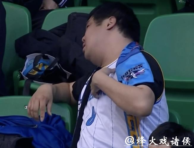 高诗岩把球迷气乐了!输2分扔三分,输3分给内线,这波操作该想明白点! 高诗岩把球迷气乐了!输2分扔三分,输3分给内线,这波操作该想明白点!