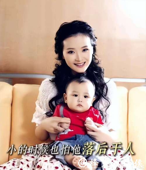 王艳罕见晒与继子亲密合照,兄弟相处融洽似同龄人 王艳罕见晒与继子亲密合照,兄弟相处融洽似同龄人