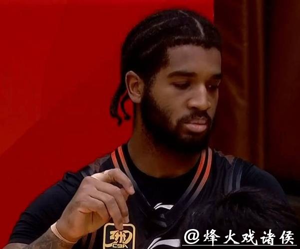 罚单频发酿成困境，克里斯成裁判“公敌” 山东高速男篮客场之路愈发艰难